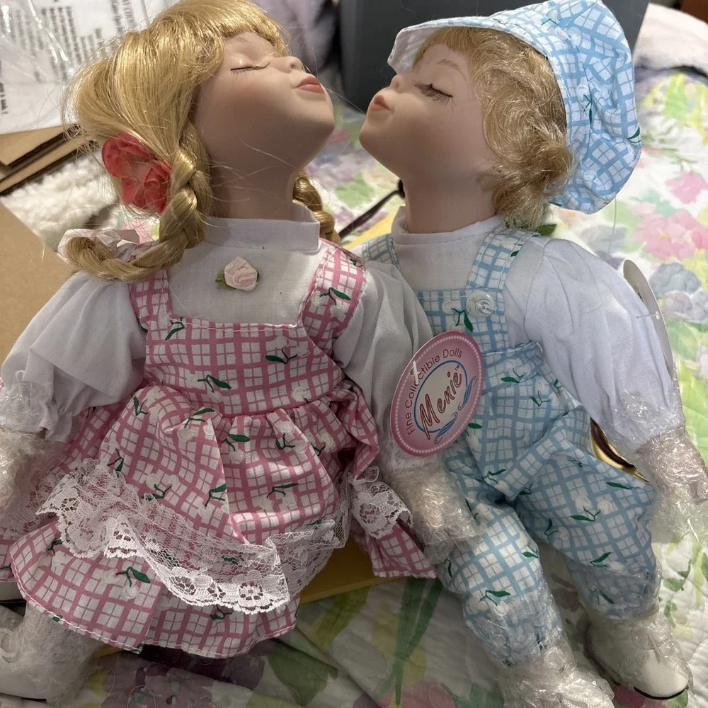 Menie' Porcelain‎ Kissing Couple Dolls on Swing Boy Girl Sweethearts VTG